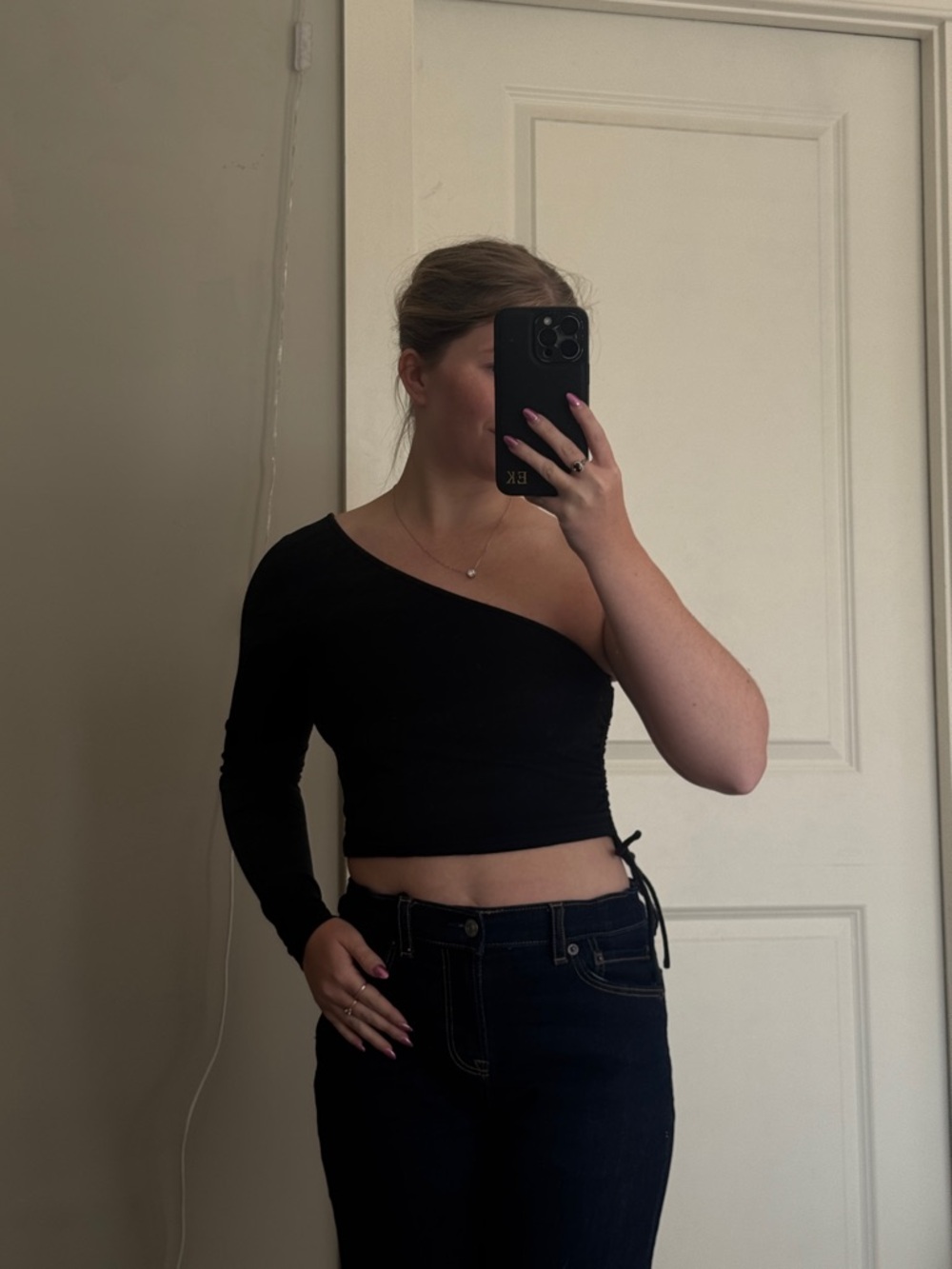 Me to We Black One-Shoulder Crop Top